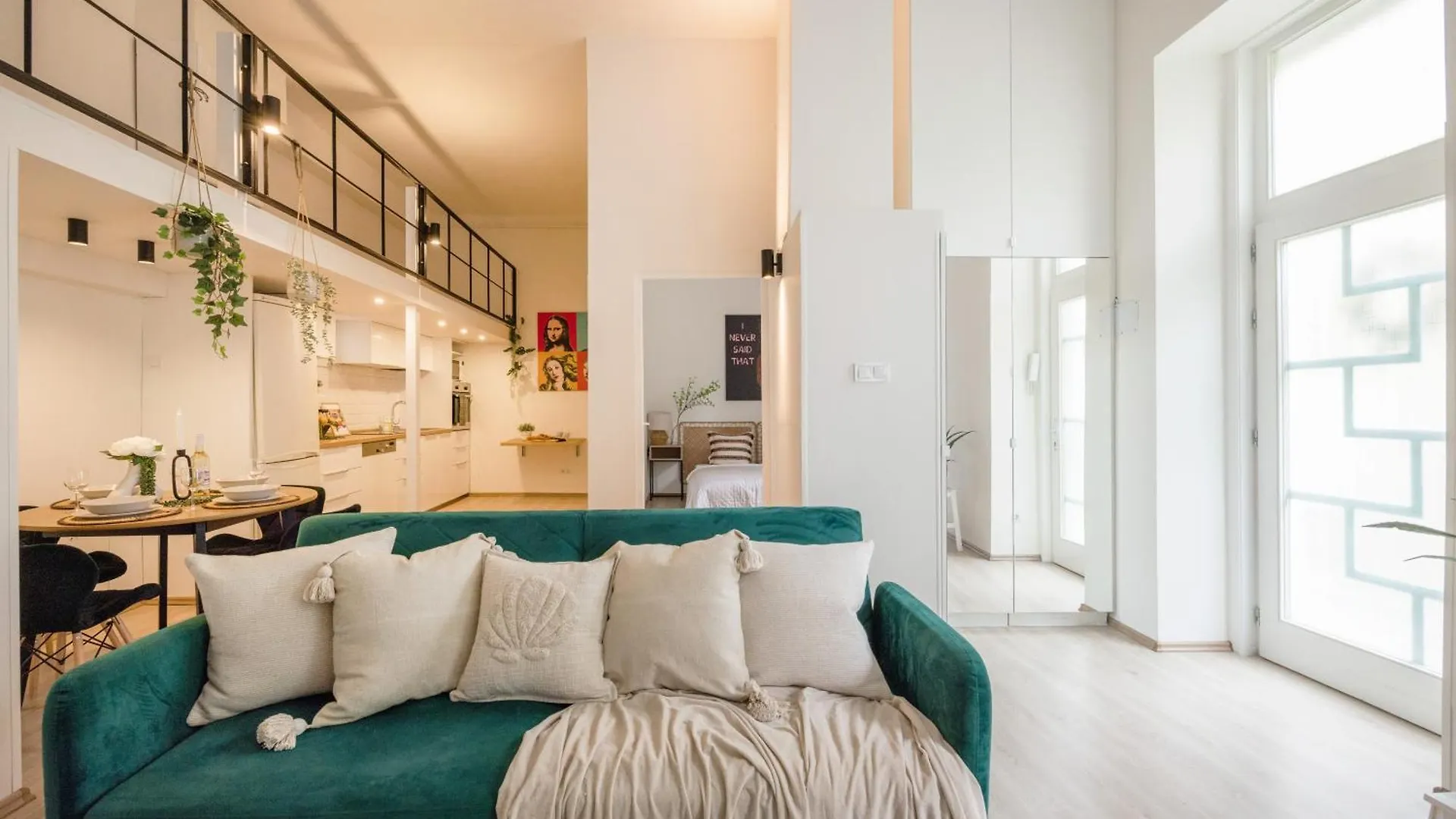 Chic 3Br Heart Of District 7- Central Budapest Gem Apartamento
