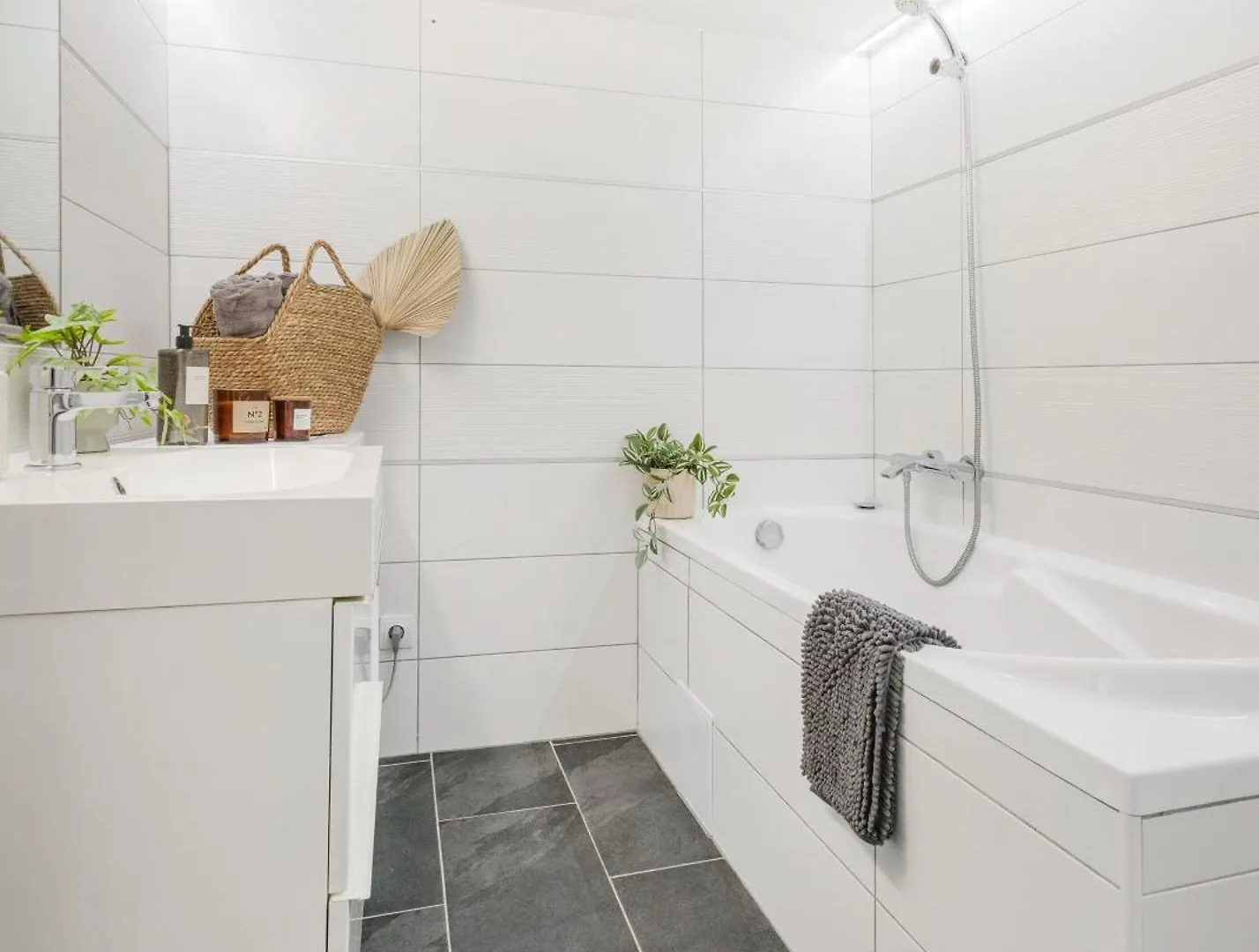 Chic 3Br Heart Of District 7- Central Budapest Gem 0*,  Hungary