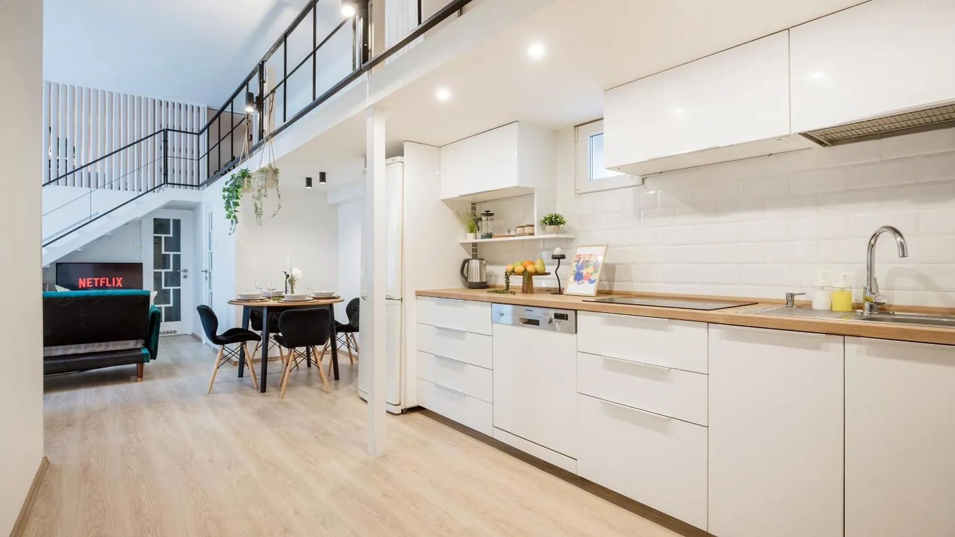 Chic 3Br Heart Of District 7- Central Budapest Gem 0*,  Hungary